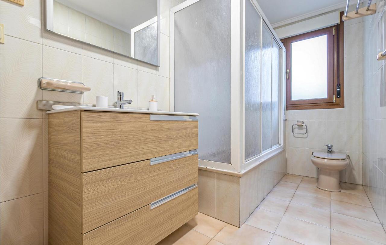 Stunning Apartment In Gijon With Wifi Kültér fotó
